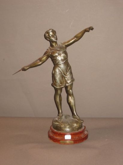 Paul DEMANGE (XIXe-XXe) Le Lanceur de Javelot Sculpture. Epreuve en régule sur socle...