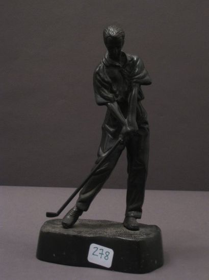 Ecole anglaise moderne Golfeur. Sculpture. Epreuve en bronze à patine noire.