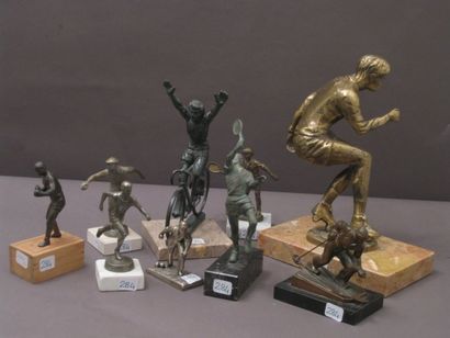 null Ensemble de 9 sculptures en régule ou en bronze d'époques et de dimensions diverses...