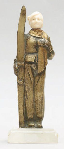 GOUANNEAULT. La Skieuse (vers 1925) Sculpture. Epreuve en bronze doré et chryséléphantine....