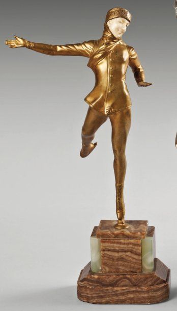 Armand GODARD (XIXe-XXe) Patineur Sculpture. Epreuve en bronze doré et chryséléphantine...