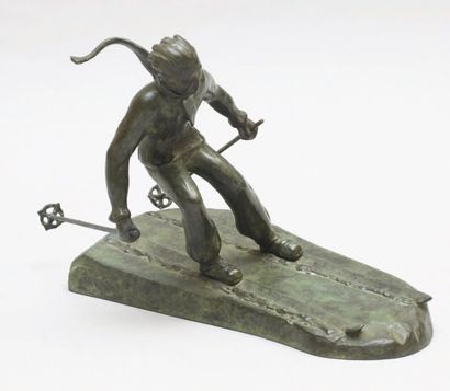 Ecole Française vers 1930 La descente Sculpture. Epreuve en bronze monogrammée. 25...