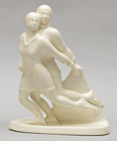 Charles CATTEAU (1880-1966) Couple de patineurs ; vers 1925 Sculpture en céramique...