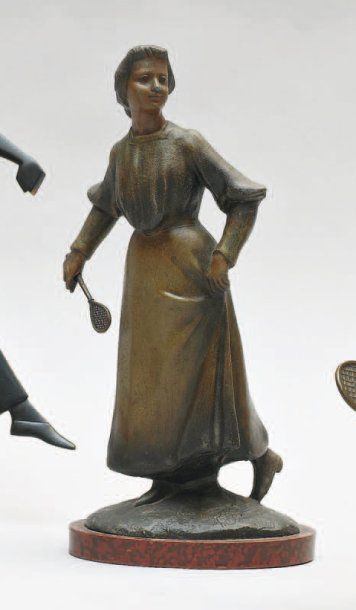 Antonin FORESTIER (1865-1912) Joueuse de paume Sculpture. Epreuve en régule signée...