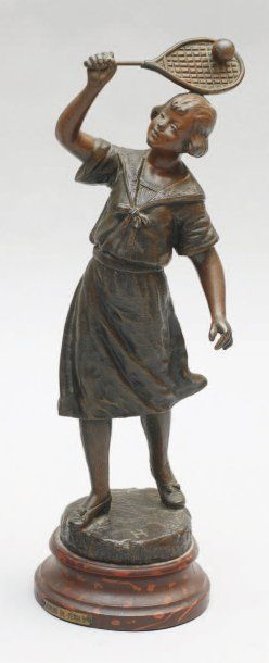 Georges OMERTH (actif entre 1895 et 1925) Joueuse de tennis Sculpture. Epreuve en...