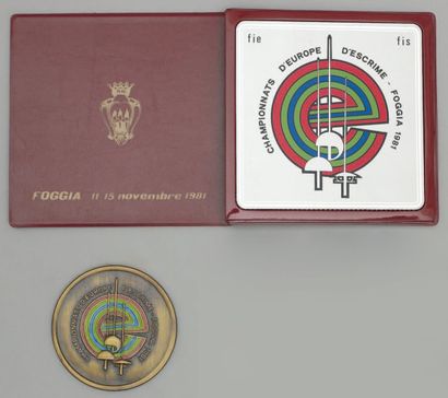 null 1981, Foggia. Médaille des participants. Bronze et émail. Diamètre 78 mm. Joint...