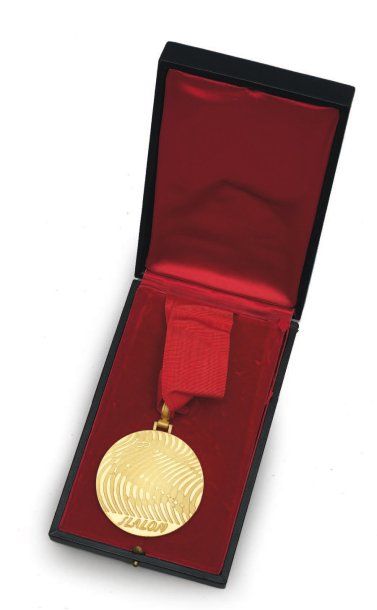1968, Grenoble Médaille des Vainqueurs (Slalom) avec ruban rouge dans son écrin d'origine...
