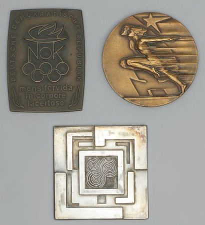 null Lot de 3 médailles de Comités Nationaux Olympiques : - médaille en bronze du...