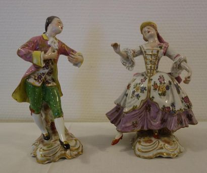 null Paire de danseurs en porcelaine polychrome dans le style du XVIIIème s.

H :...