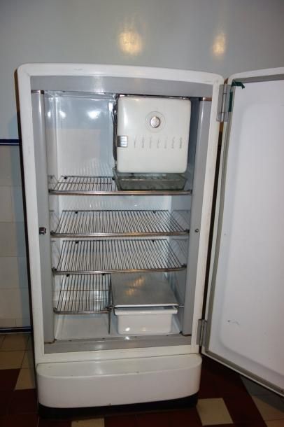 null GENERAL ELECTRIC

Réfrigérateur à une porte, années 60

H : 150 L : 76 P : 75...
