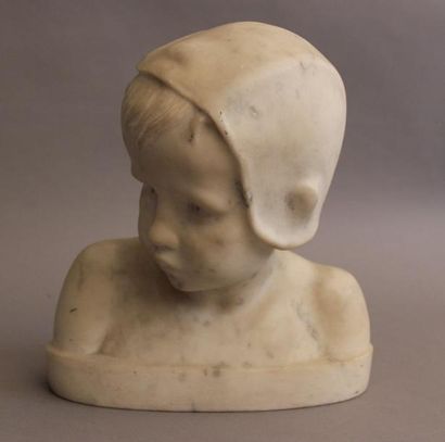 null Marie-Anne CRANNEY-FRANCESCHI (XIX-XXème s.) Buste d'enfant au bonnet Sculpture...
