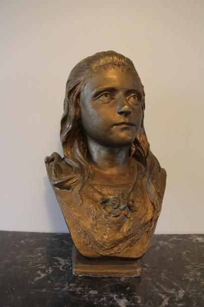 null E. LOOSEN Buste de jeune fille Sculpture en terre-cuite dorée à la bronzine,...