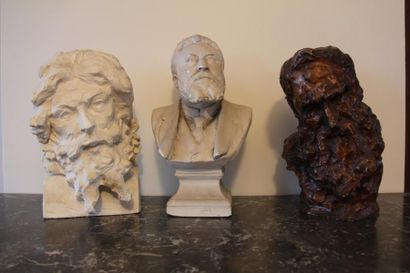 null Trois bustes d'homme en plâtre : - Gabriel PECH (1854-1930) Buste d'homme barbu...