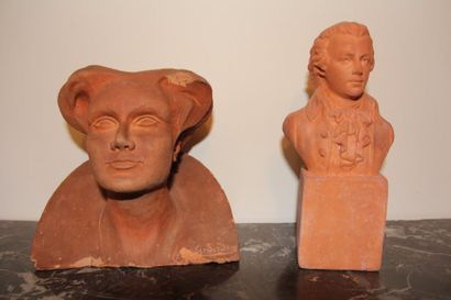 null Deux sculptures en terre-cuite représentant un buste d'homme dans le goût du...