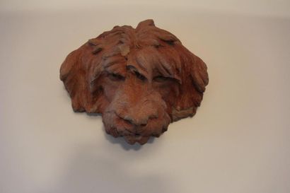 null Haut-relief en terre-cuite représentant une tête de chien H : 27 cm. (éclat...