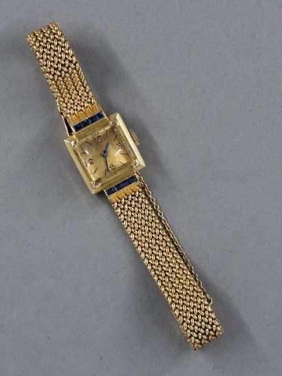 null MAUBOUSSIN - UNIVERSAL Genève Bracelet-montre de dame à boitier carré en or...