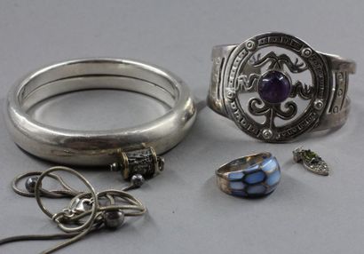 null Lot de bijoux en argent 925°/°°: - Bracelet ajouré et demi pierre mauve, Mexique,...