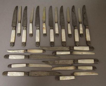 null Onze couteaux de table lame acier et dix couteaux à fruits lame argent 800°/°°,manche...
