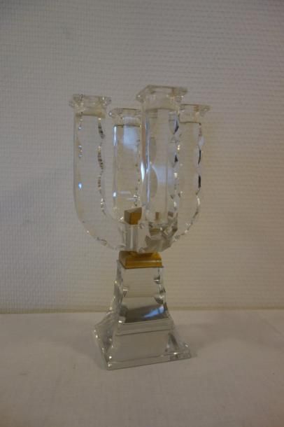 null BACCARAT années 40-50

Chandelier en cristal taillé et bronze doré à quatre...