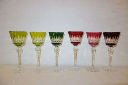 null BACCARAT modèle PICADILLY

Six verres à vin du Rhin en cristal overlay de couleurs,...