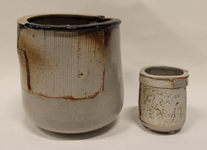 null Catherine et Bruce GOULD (XX-XXIème s.)

Deux vases cylindriques en grès

H...