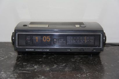 null SONY

Radio réveil en plastique noir modèle TFM C650WL

H : 10,5 L : 35 P :...