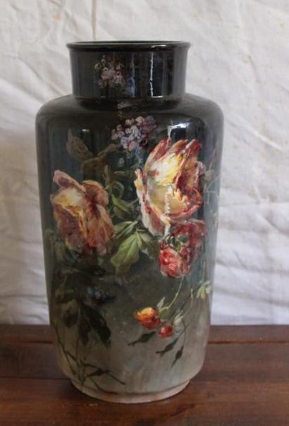 null MONTGNY SUR LOING Vase ne terre cuite à décor peint de fleurs Signé Bayard H...