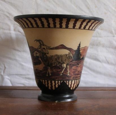 null CIBOURE vase cornet en céramique à décor de chèvres (petits éclats)