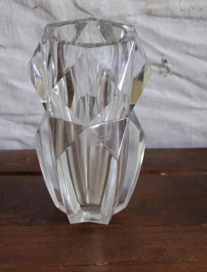 null BACCARAT vase en cristal à pans coupés H : 15 cm