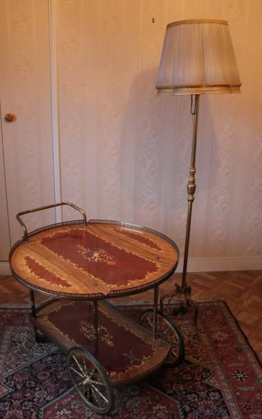 null Table roulante en bois de placage marqueté et lampe de parquet en bronze