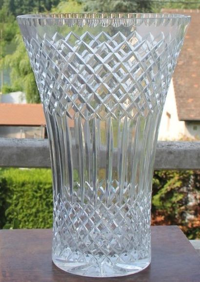 null Vase en cristal taillé H : 37 cm
