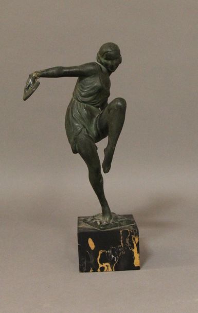 null FAYRAL (1892-1962) d'après La danseuse Sculpture en bronze patine verte signée....