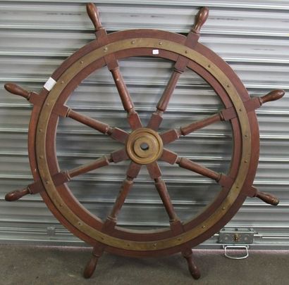 null Barre à roues de navire en bois tourné et bronze
circa XX
diam : 124 cm