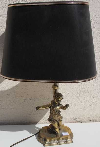 null Pied de lampe en métal doré figurant un enfant H : 28 cm