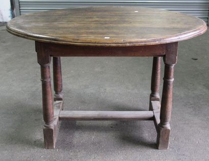 null Table en bois naturel ovale, piètement à entretoise
H : 75, L : 116, P : 83...