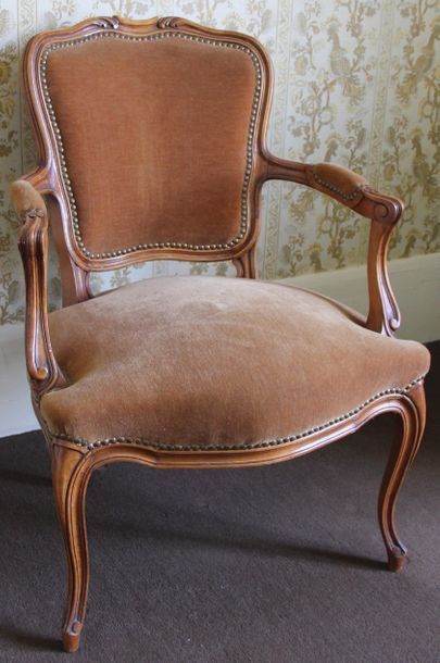 null fauteuil de style Louis XV
