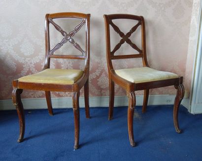 null Paire de chaises en bois teinté à croisillons