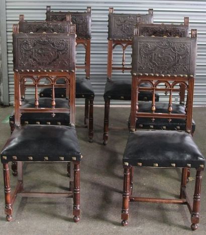 null Suite de six chaises en noyer teinté dossier à arcatures
Style Henri II
(ac...