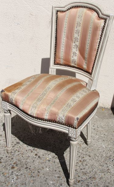 null Chaise en bois mouluré Style Louis XVU