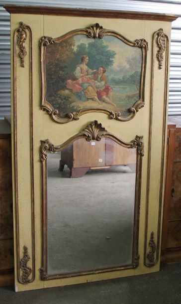 null Trumeau en bois laqué de style Louis XV orné d'une peinture : scène galante
H...