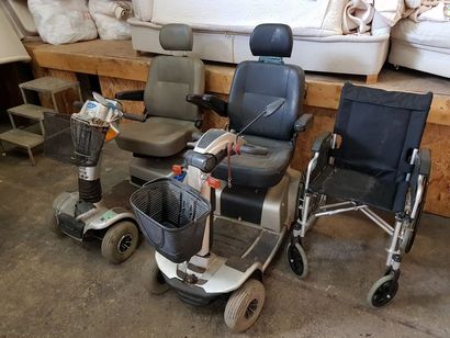 Deux scooters électriques pour handicapé