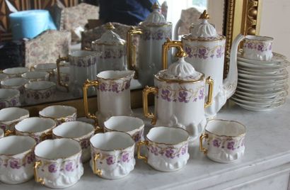 null Partie de service à café en porcelaine blanche à décor de violettes LIMOGES