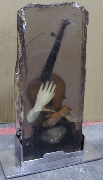 null Sculpture inclusion sous verre " violon" (accident) H : 70 cm