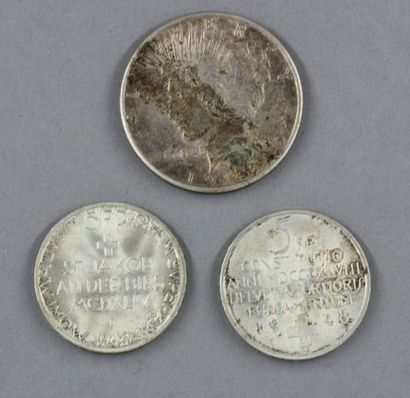 Une pièce d'un dollar 1926, deux pièces de...