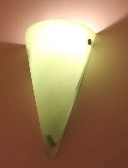 null Paire d'appliques coniques en verre mat vert et jaune H : 34 cm