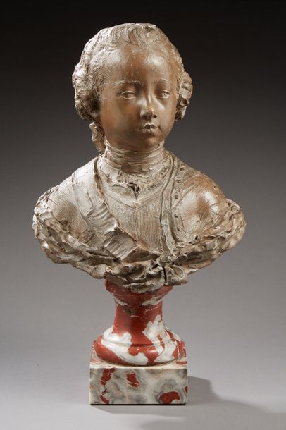 null D’après LEMOYNE : « Portrait en buste d’un enfant ». Epreuve en terre cuite,...