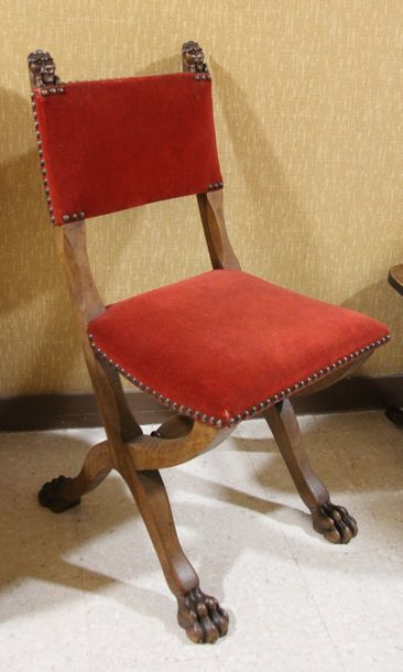 null Paire chaises en bois naturel à pied griffes style néogothique