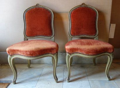 null Paire de chaises à dossier droit en bois laqué vert style Louis XV