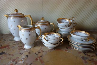 null LIMOGES Partie de service à thé en porcelaine blanche et dorée