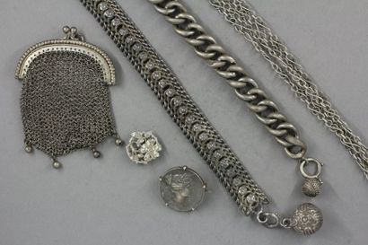 null Lot de bijoux en argent 800°/°° : - Deux bracelets, pds : 27,4-21,2 g. - Une...